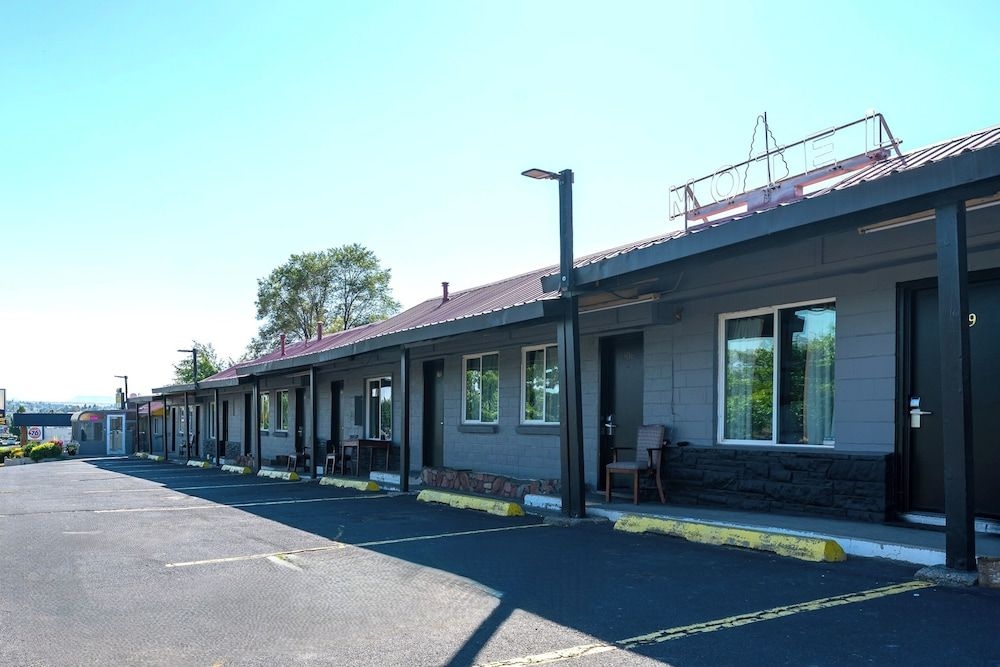 Juniper Motel0