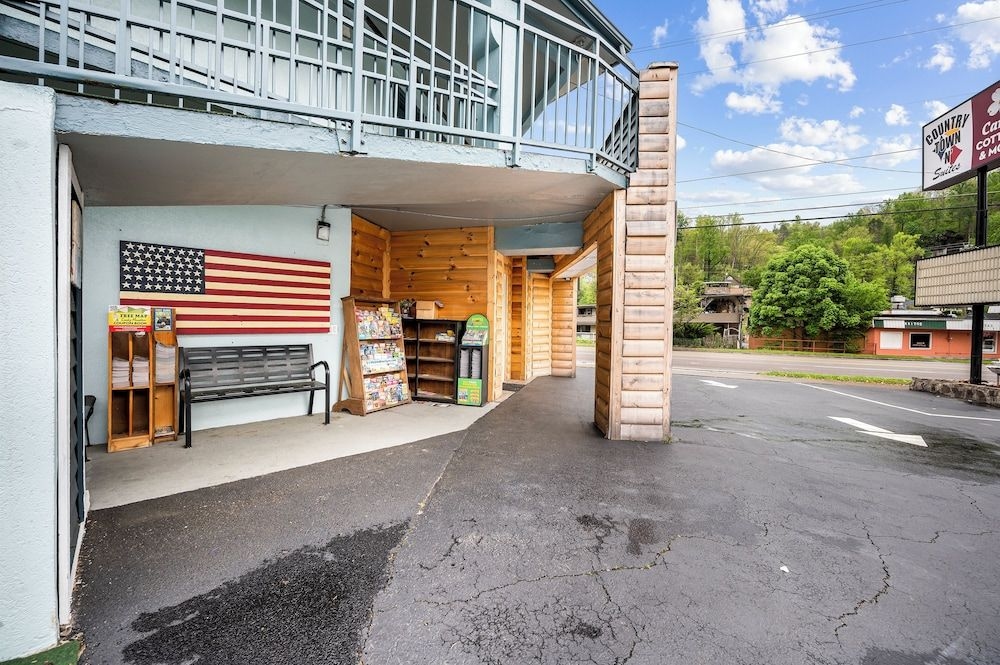 Country Town N' Suites4