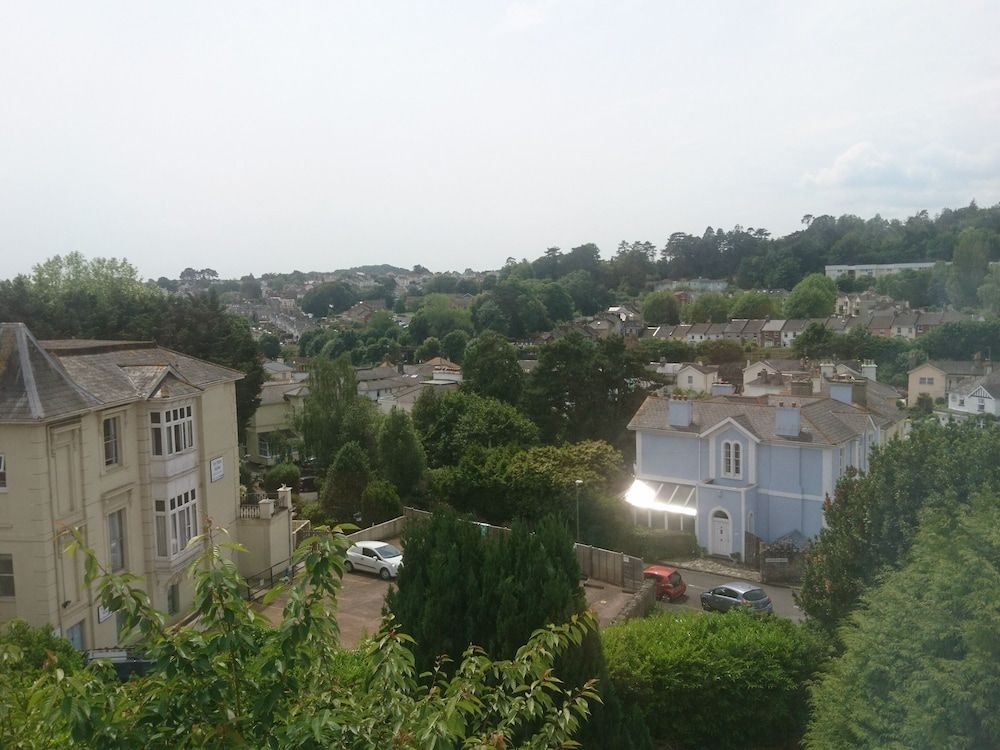 Heathcliff House0