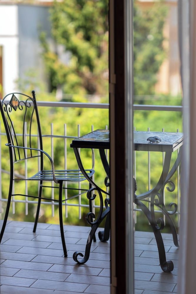 Hotel Linda0