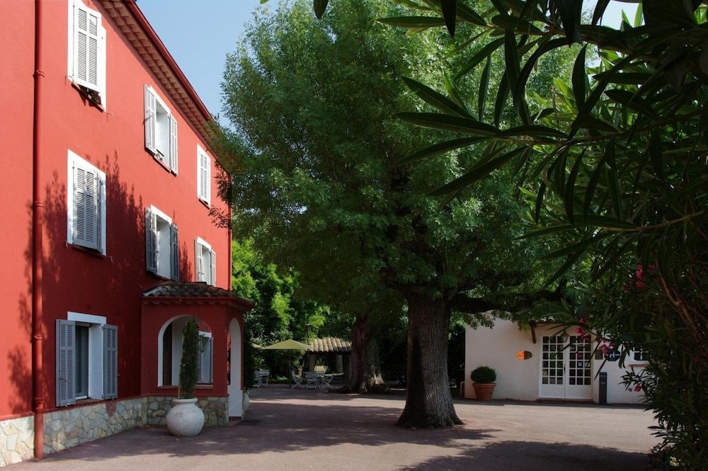 Hotel du Bosquet1