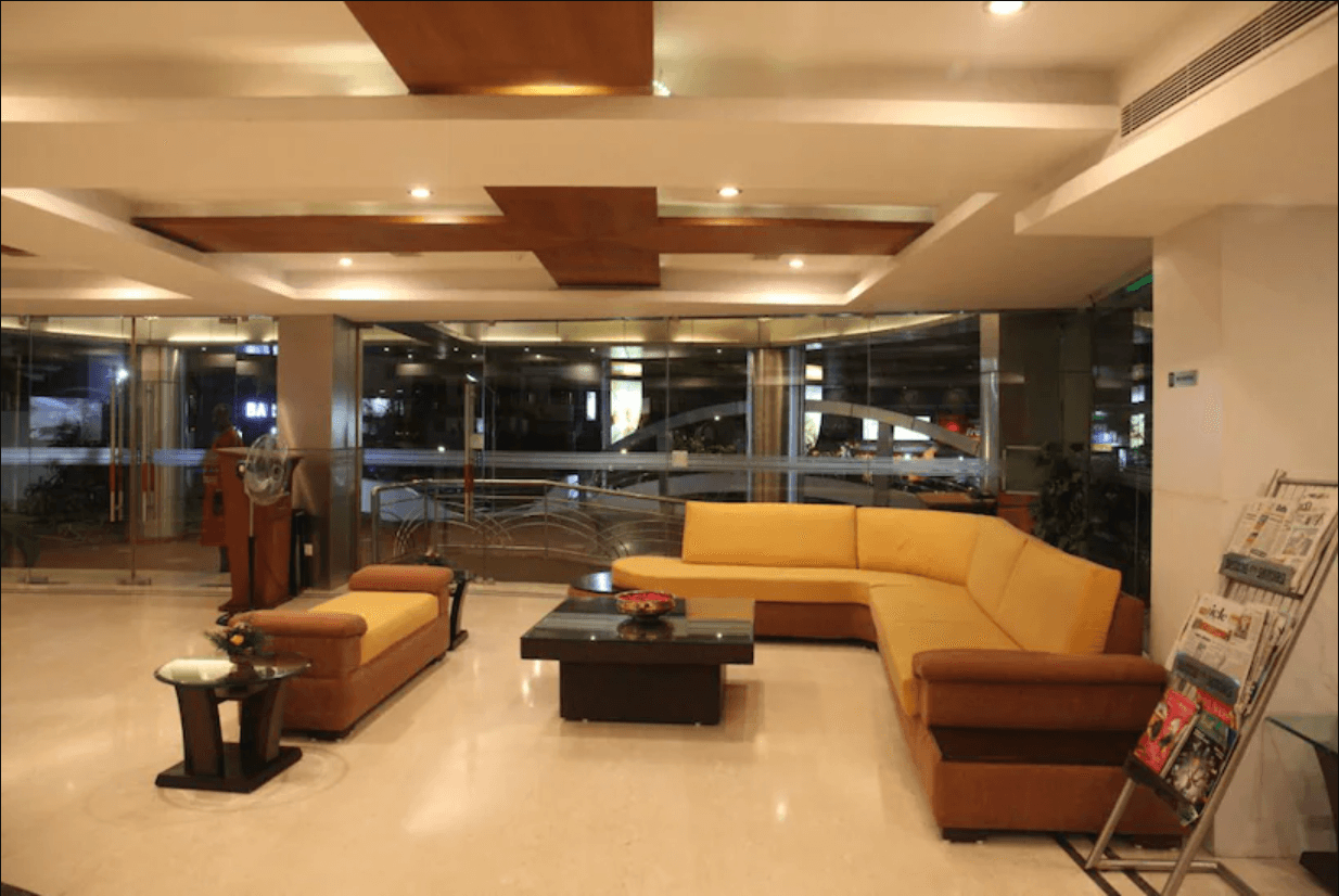 White Dammar International4