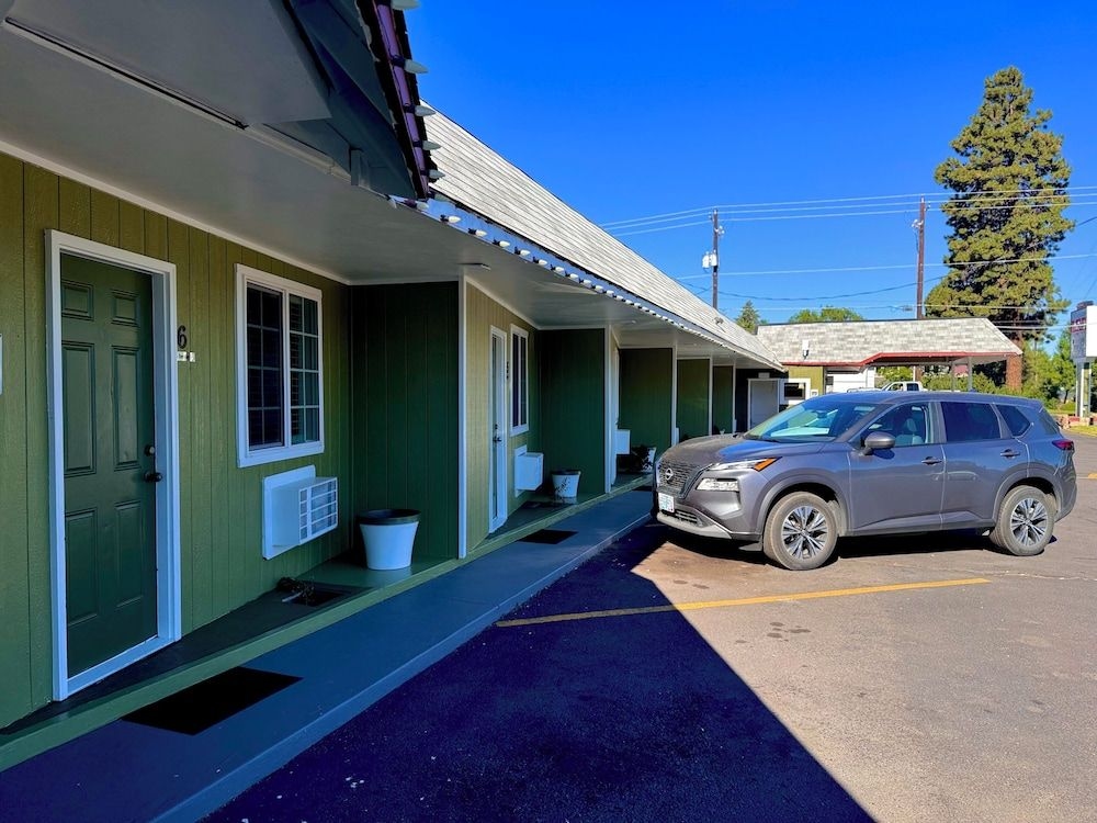 Chalet Motel0