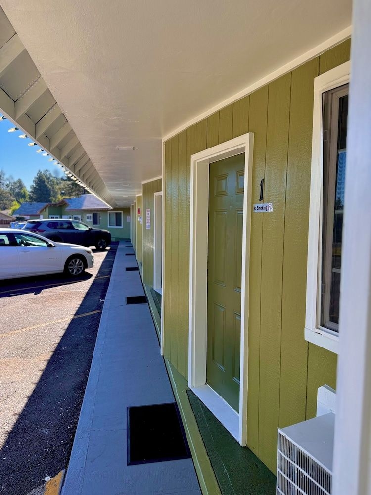 Chalet Motel4