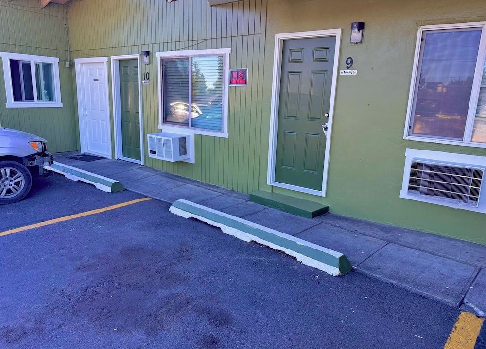 Chalet Motel1