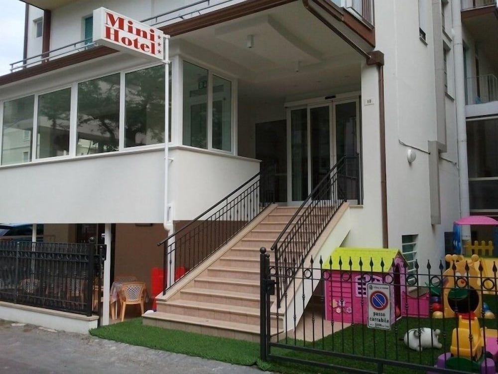 Mini Hotel1