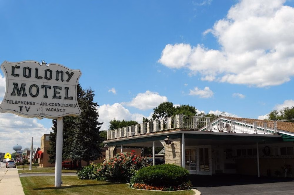 Colony Motel1