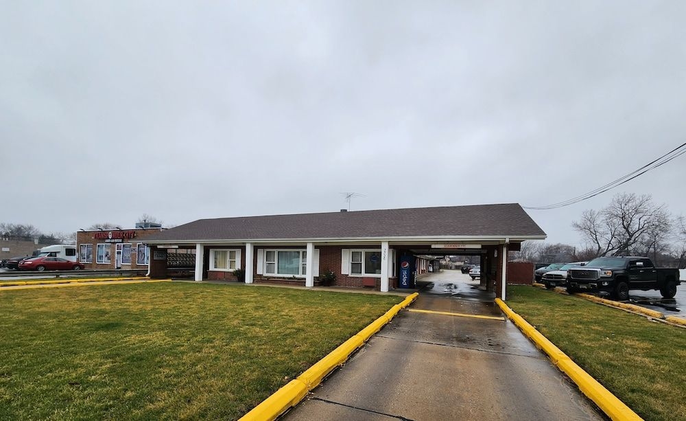 New Relax Inn Bridgeview3