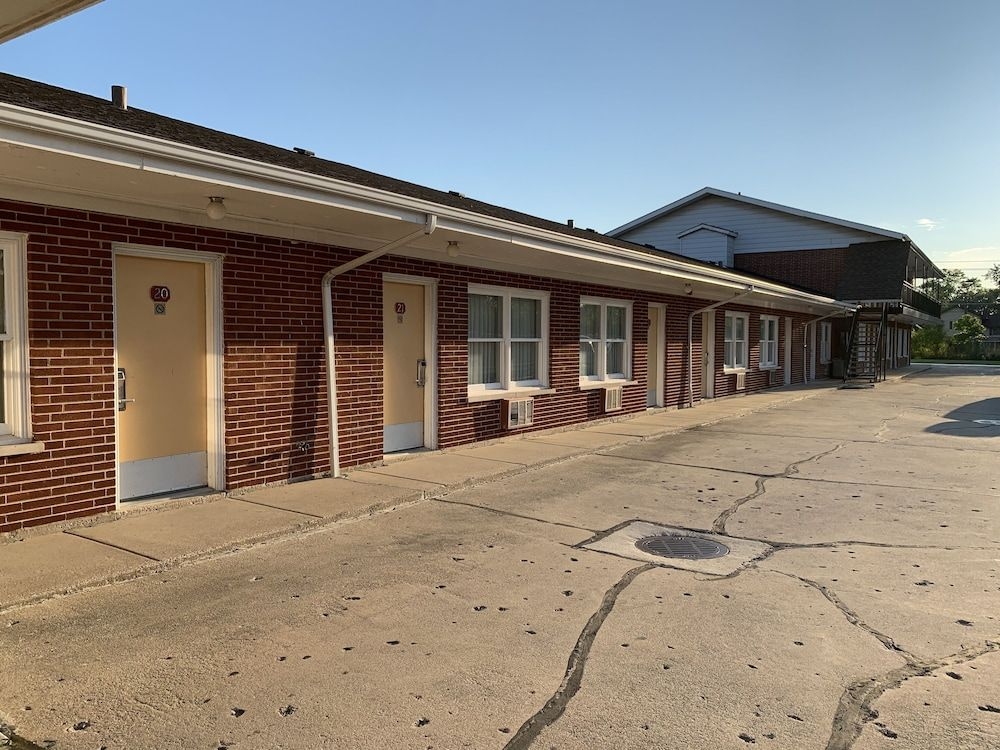 New Relax Inn Bridgeview0