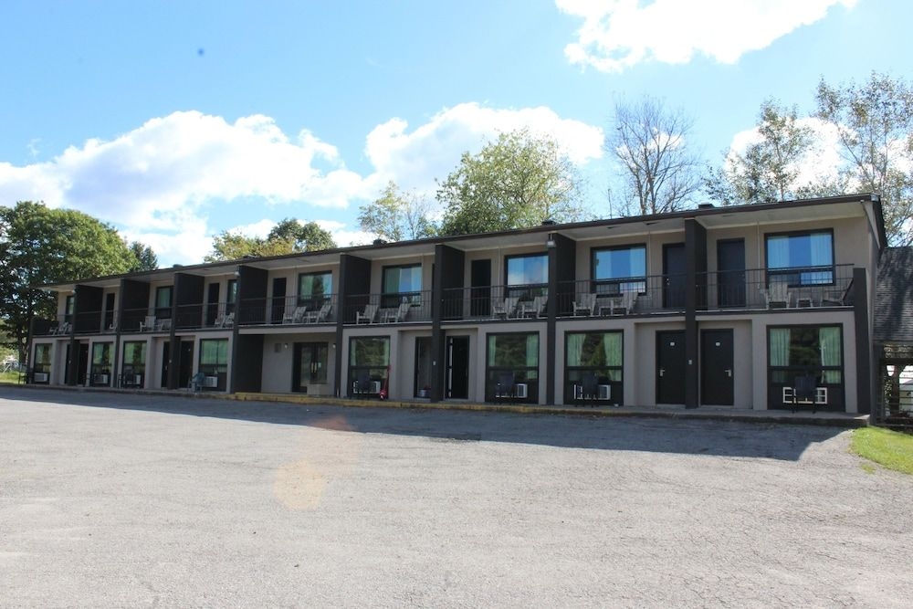 Bancroft Inn & Suites3