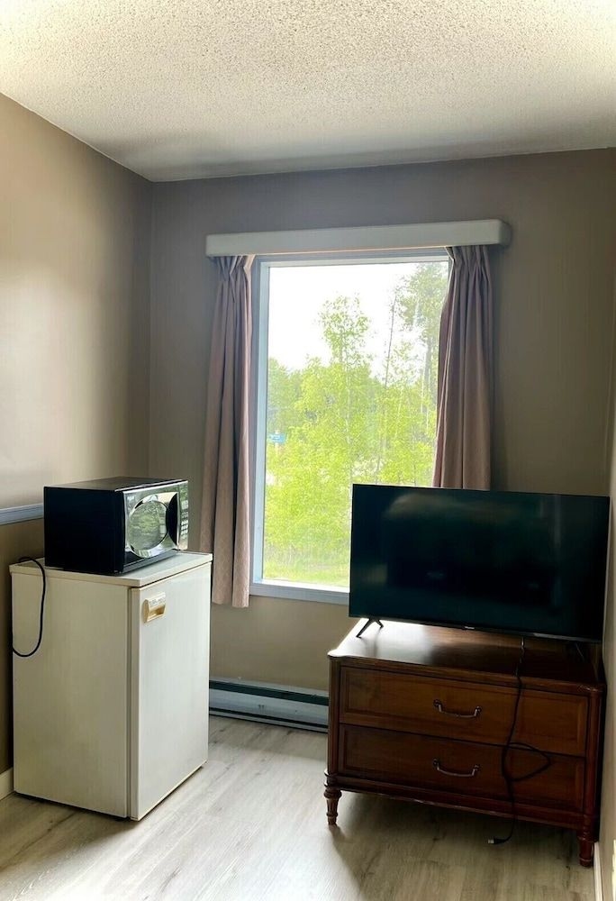 Valemount Hotel2