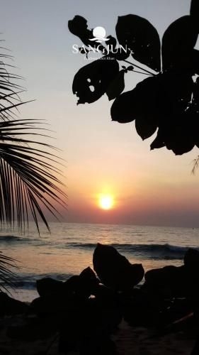 แสงจันทร์ ออนบีช รีสอร์ท (Sangjun On Beach Resort)4