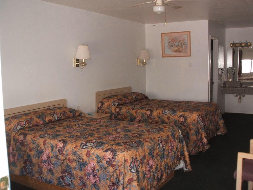 Camlot Inn4