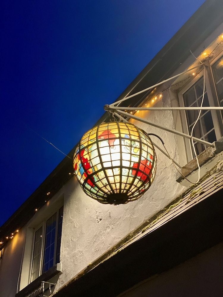 The Globe Inn0