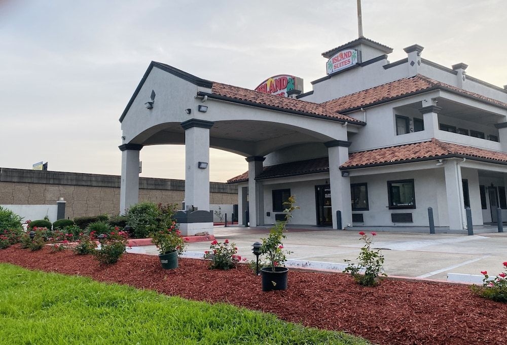 Island Suites Hobby Airport2