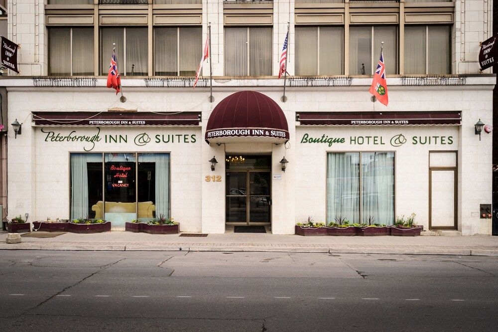 Peterborough Inn & Suites Hotel0