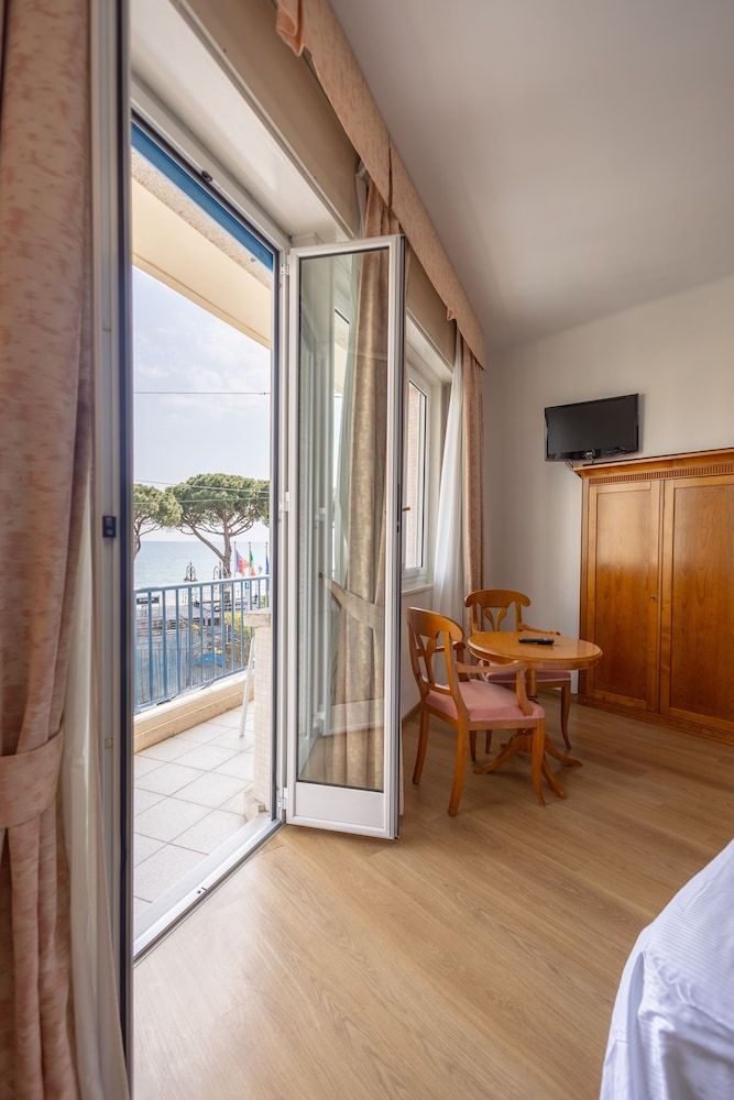 Hotel Majestic0