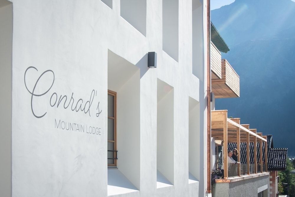 Conrad's Mountain Lodge1