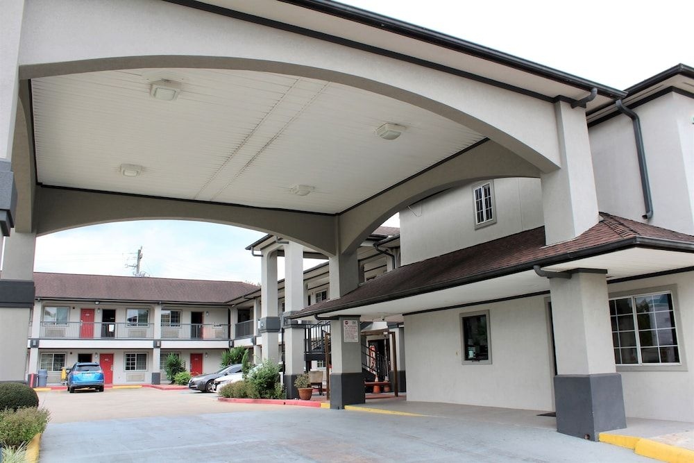 Moonlight Inn and Suites2