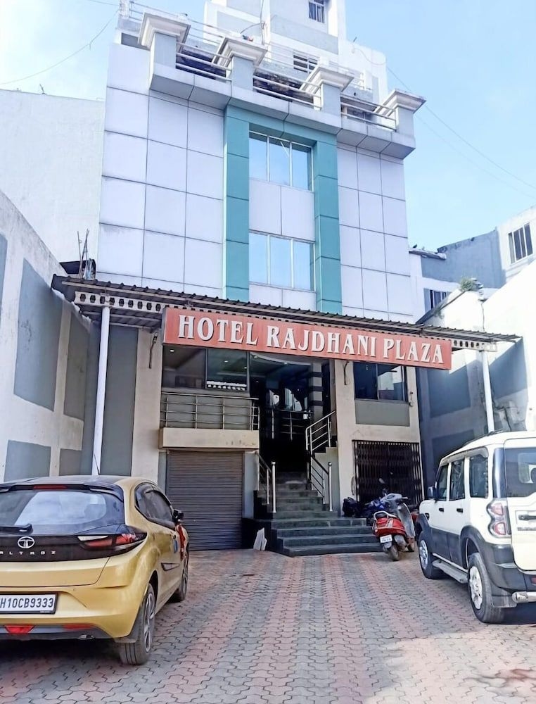 Hotel Rajdhani Plaza2
