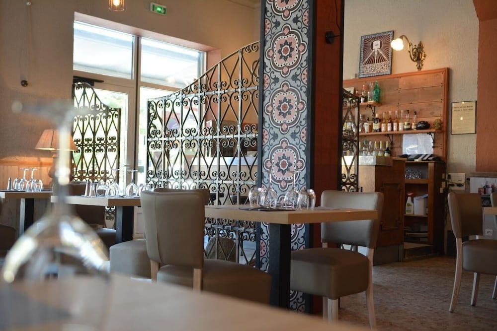 Hotel le Grillon3