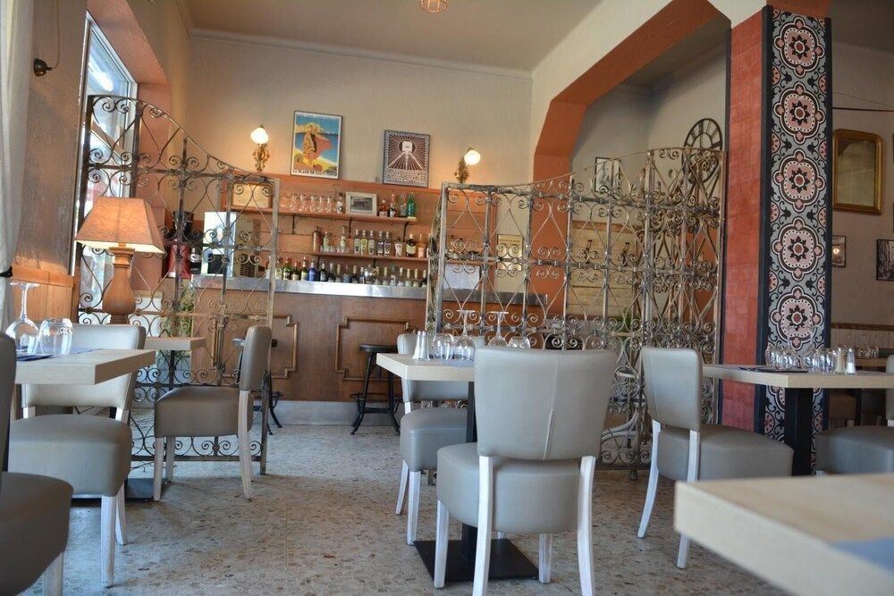 Hotel le Grillon4