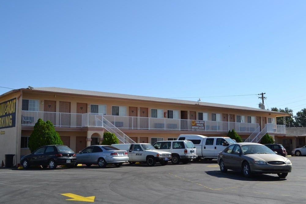 Budget Inn4