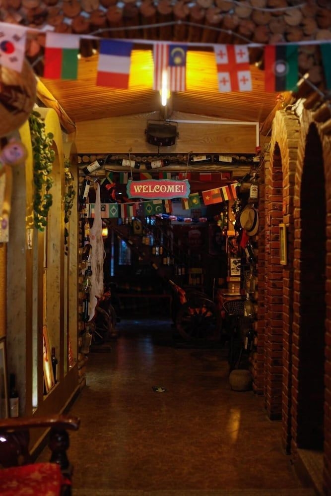 Leo Hostel2