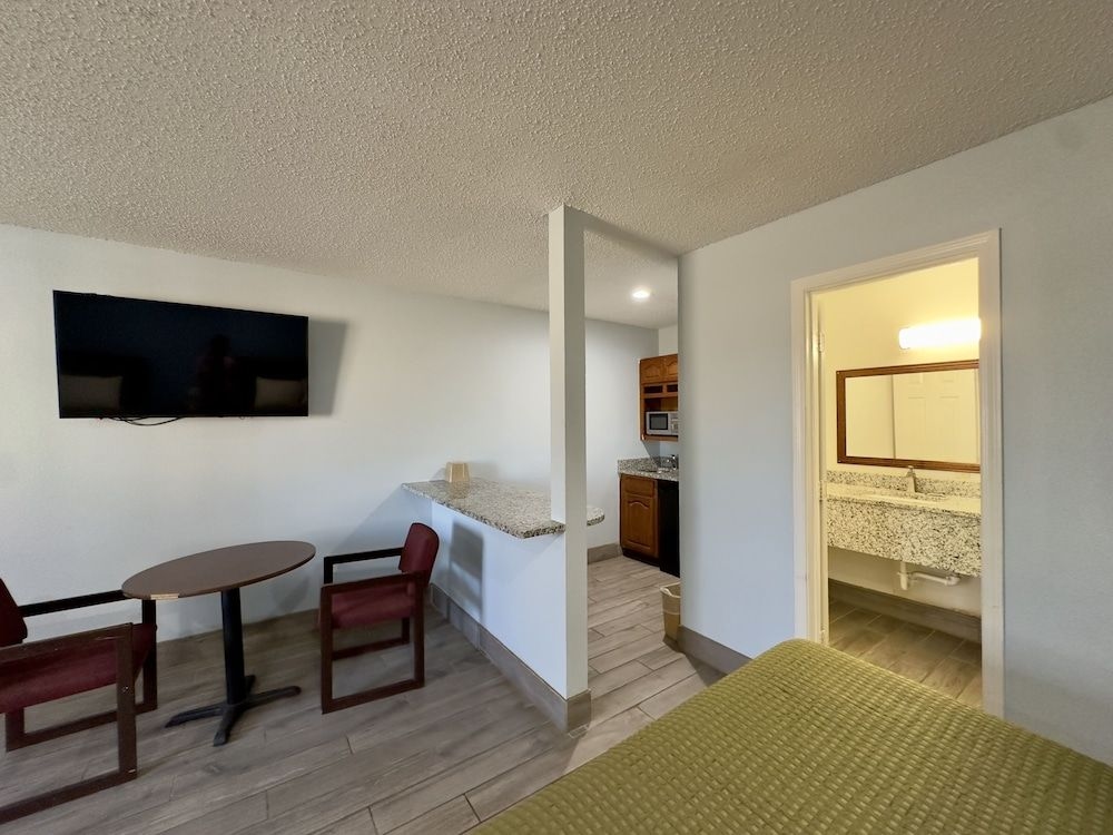 Razorback Inn2