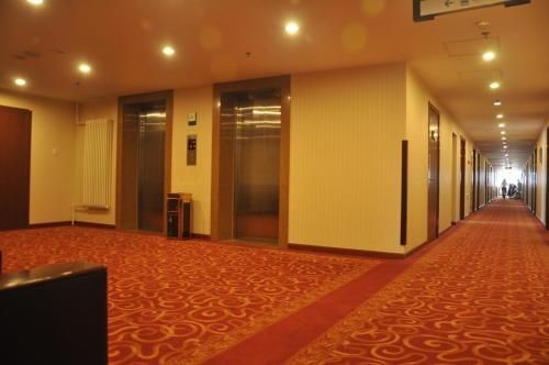 โรงแรมคิง พาร์ควิว (King Parkview Hotel)0