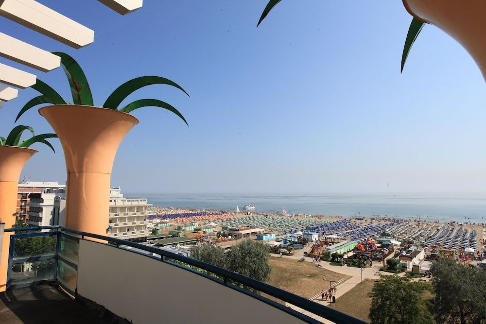 Hotel Palm Beach1