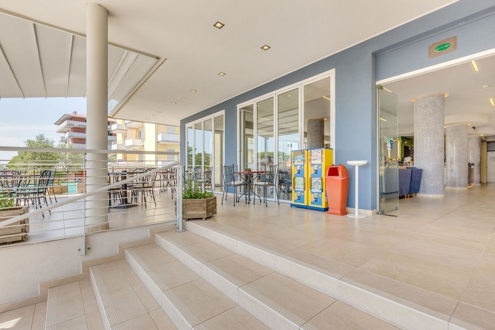 Hotel Ambassador2