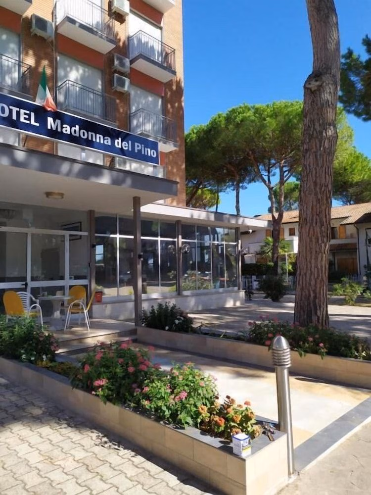 Hotel Madonna Del Pino1