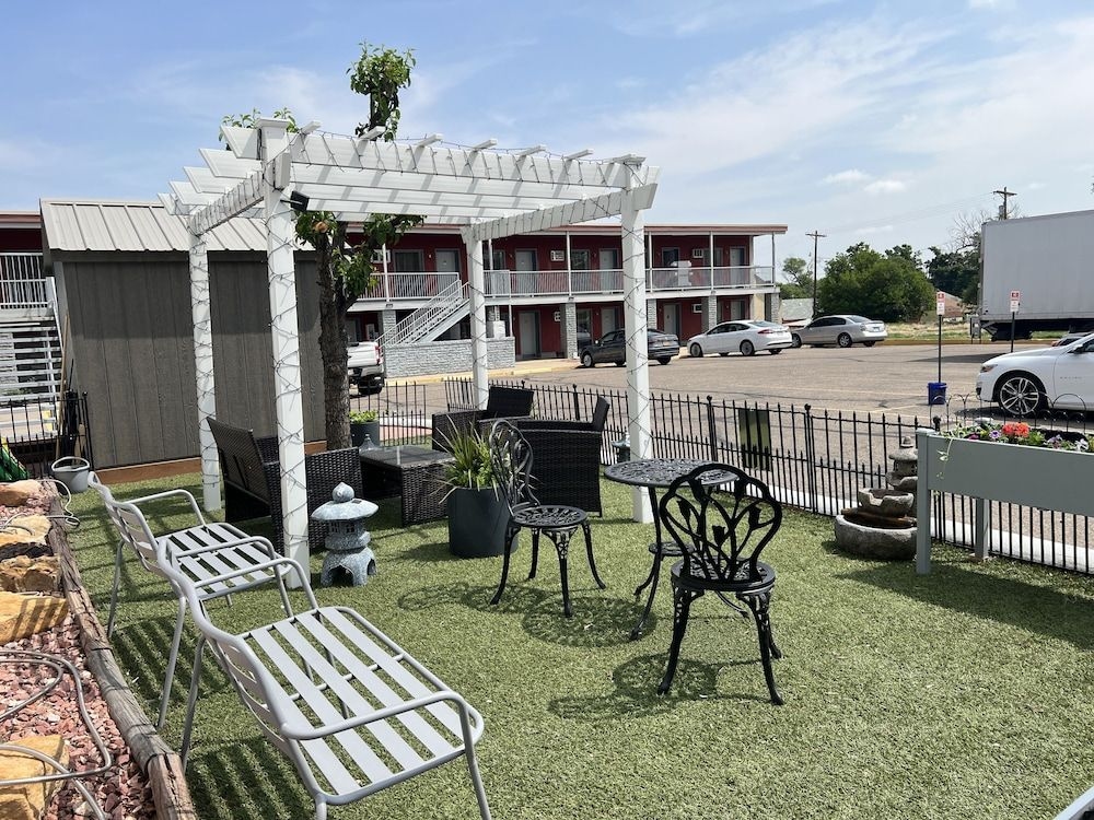 Midtown Motel0