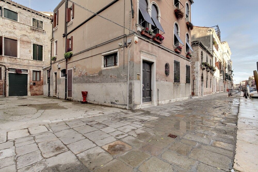 Venice Garden1
