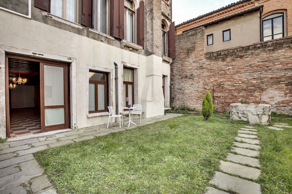 Venice Garden3