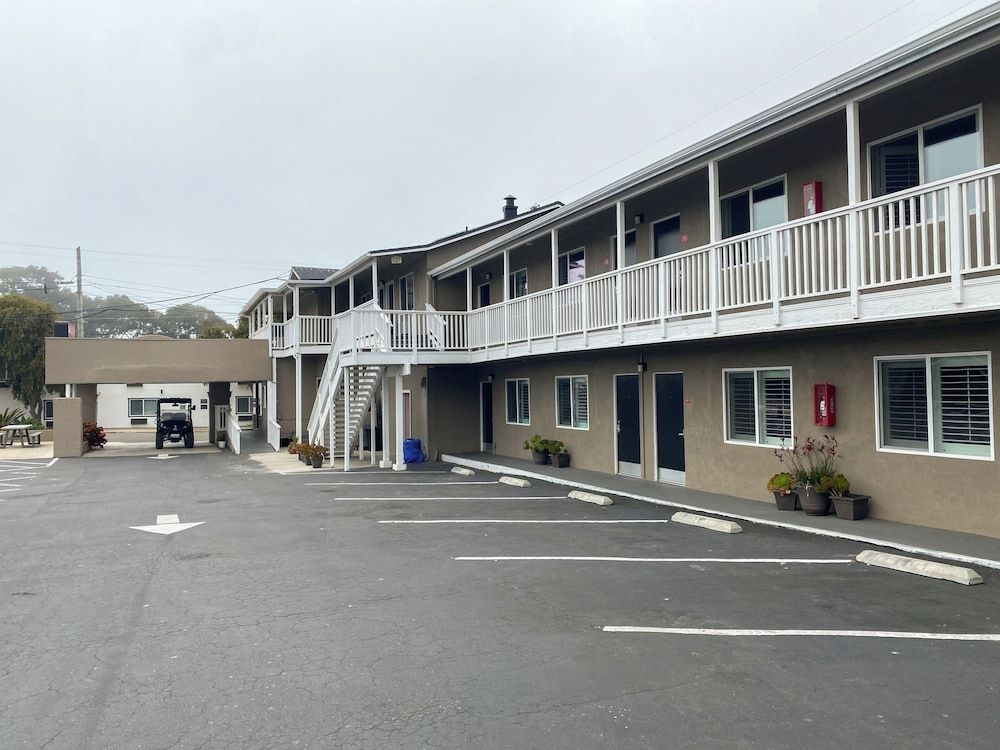 Rockview Inn and Suites2
