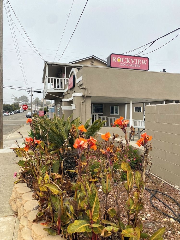 Rockview Inn and Suites0