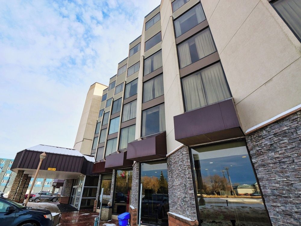 Continental Inn & Suites1