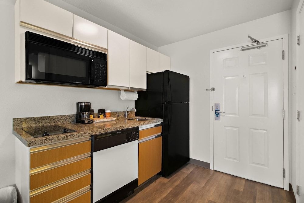 Hawthorn Suites Cincinnati Blue Ash4