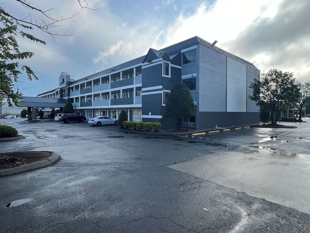 Woodlawn Inn3
