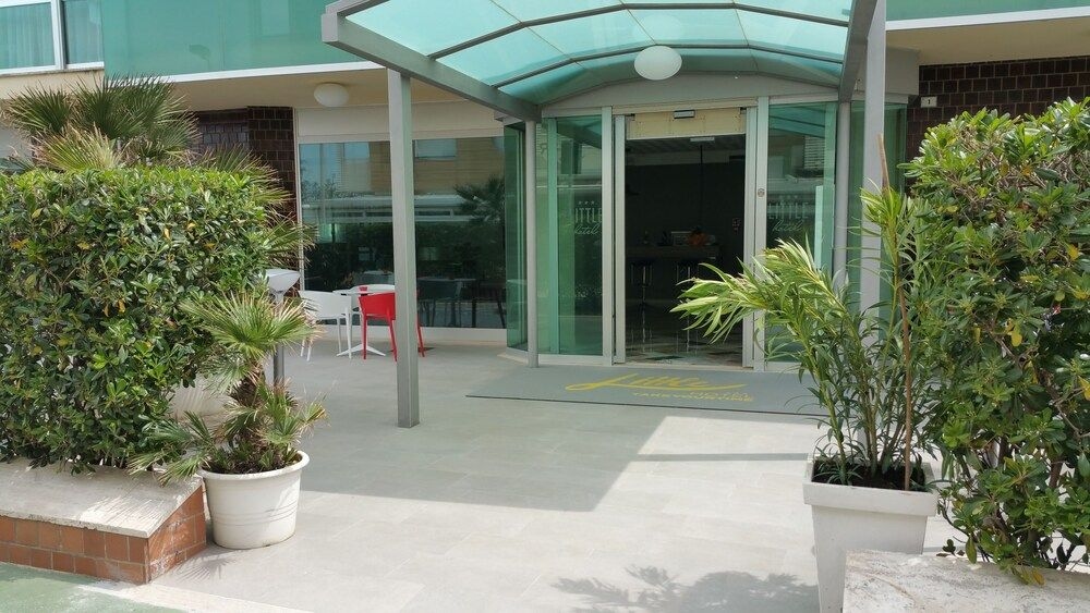 Little Hotel4