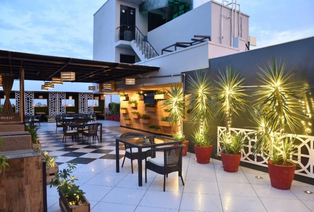 Hotel Shyam Paradise3