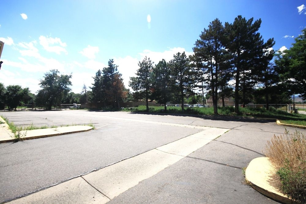 Affordable Inn Denver West1