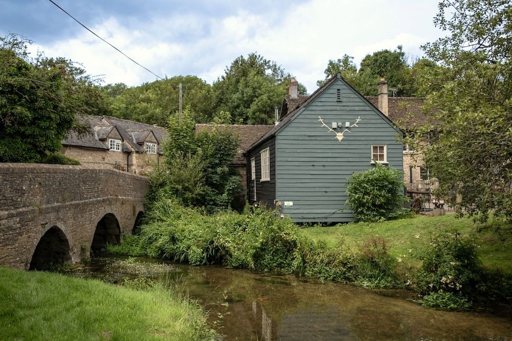 The White Hart0