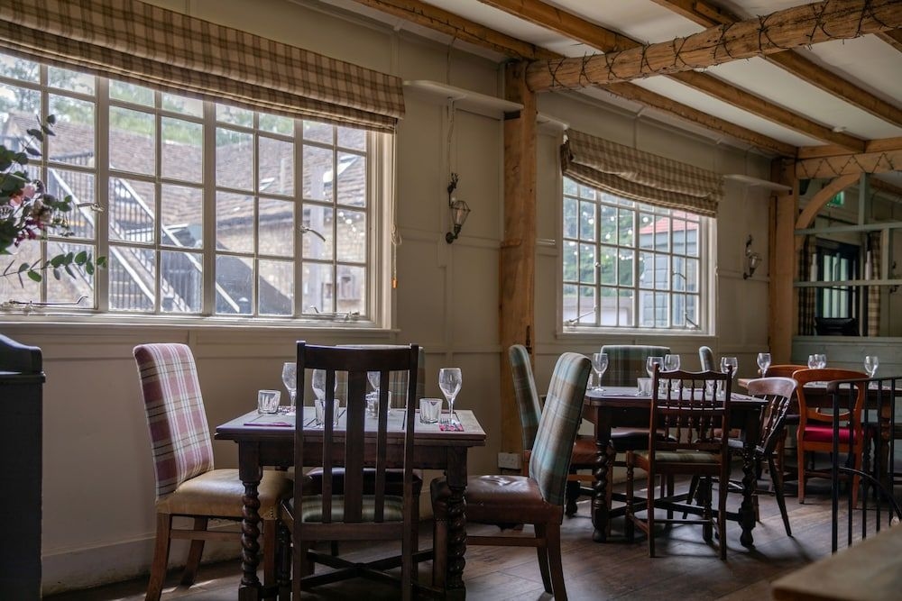 The White Hart3
