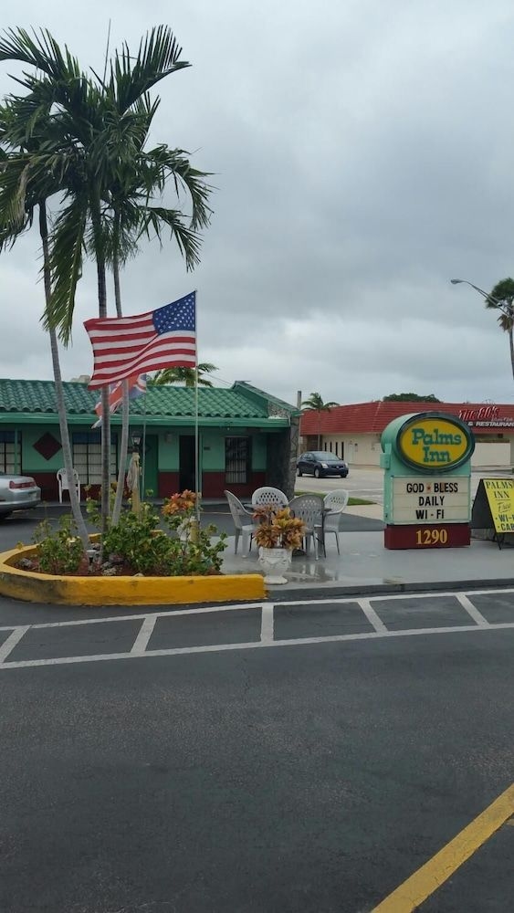 Palms Inn1