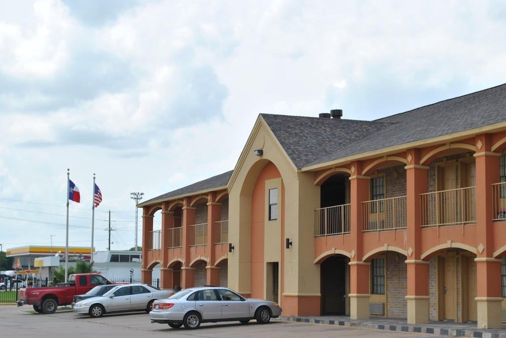 Executive Inn Brookshire1