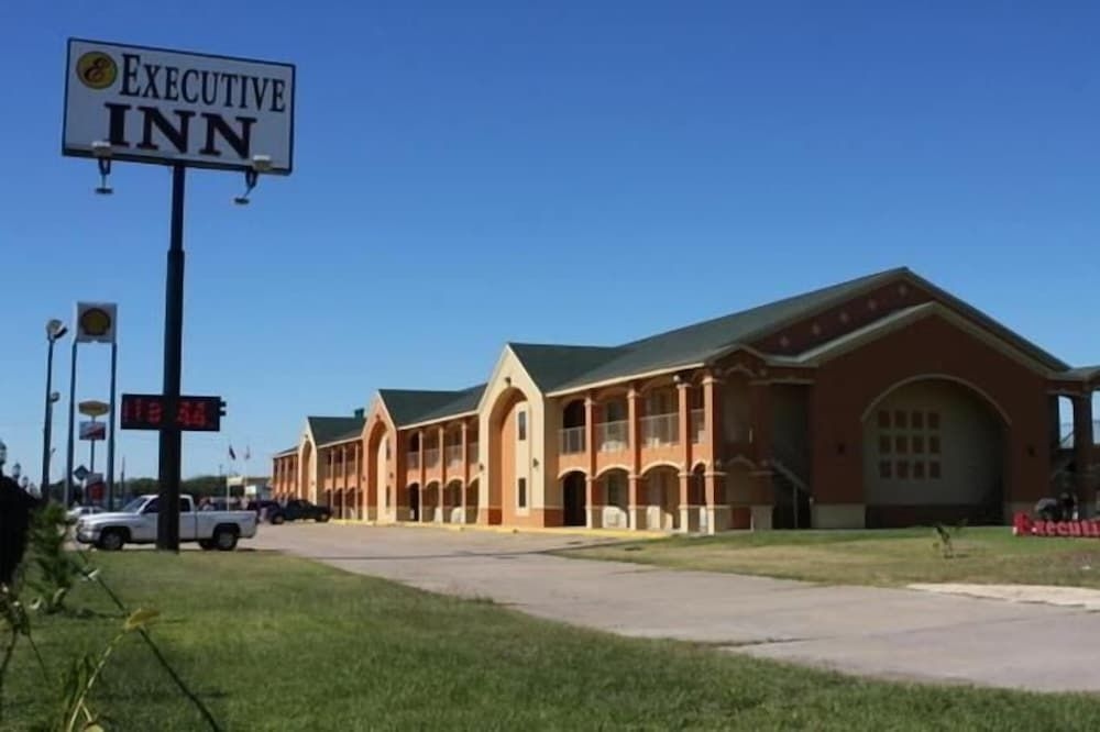Executive Inn Brookshire2