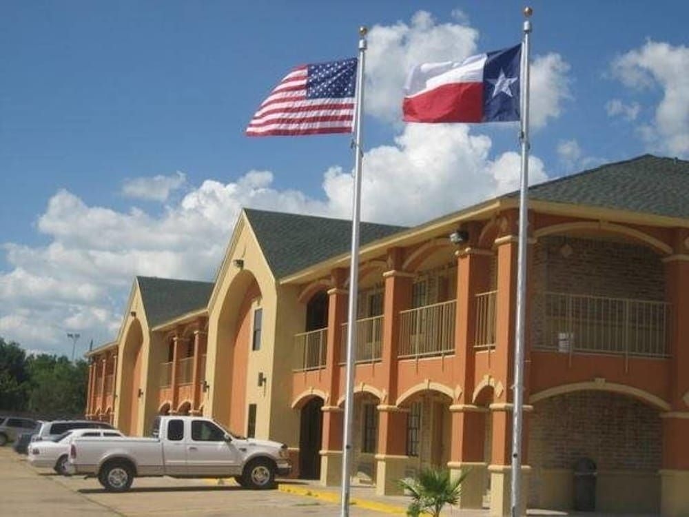 Executive Inn Brookshire3